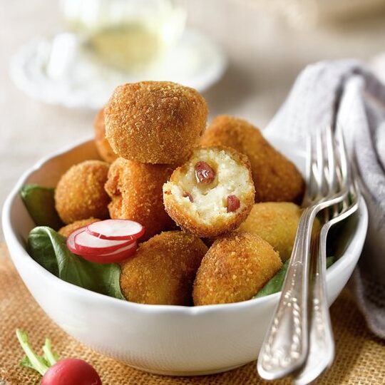 Croquetas de Queso Azul Arguiñano: Una Deliciosa Experiencia con su Salsa Especial,