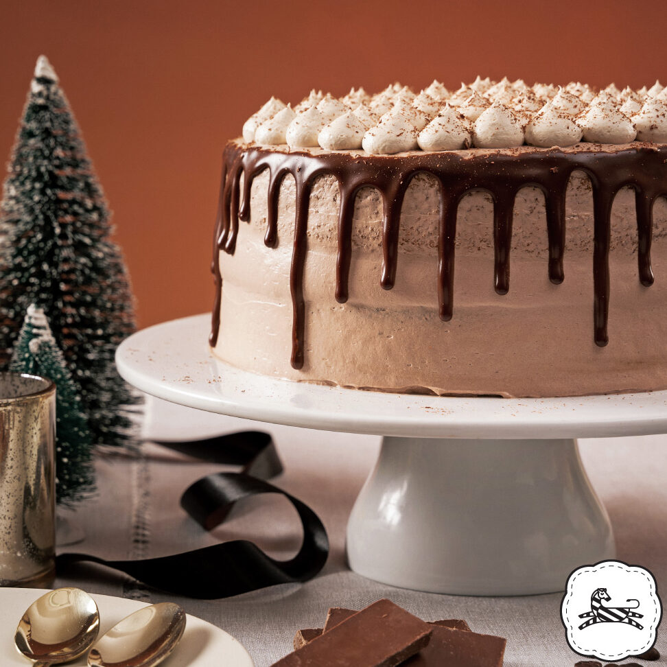Delicioso postre: La tarta de moka con frutos rojos de Eva Arguiñano con una exquisita salsa de frutos rojos,